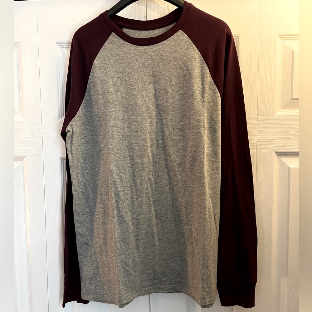 Burgundy and gray baseball tee